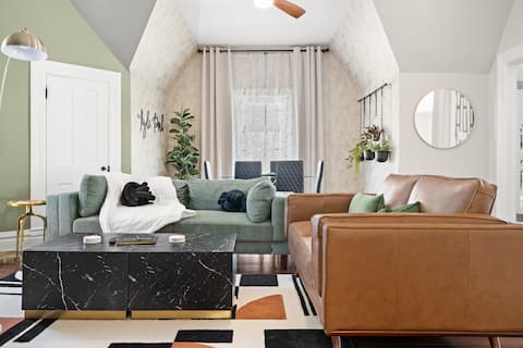 Successful Airbnb property: Sunlit Sanctuary | Walk to Bayshore +TGH+ Conv Ctr in Hyde Park Spanishtown Creek