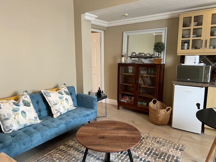 Stylish Upper Walmer Flat With Solar - Gqeberha