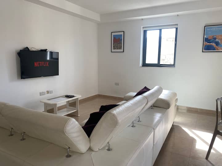 Typical Maltese Balcony Flat, 2min From Promenade - Malta