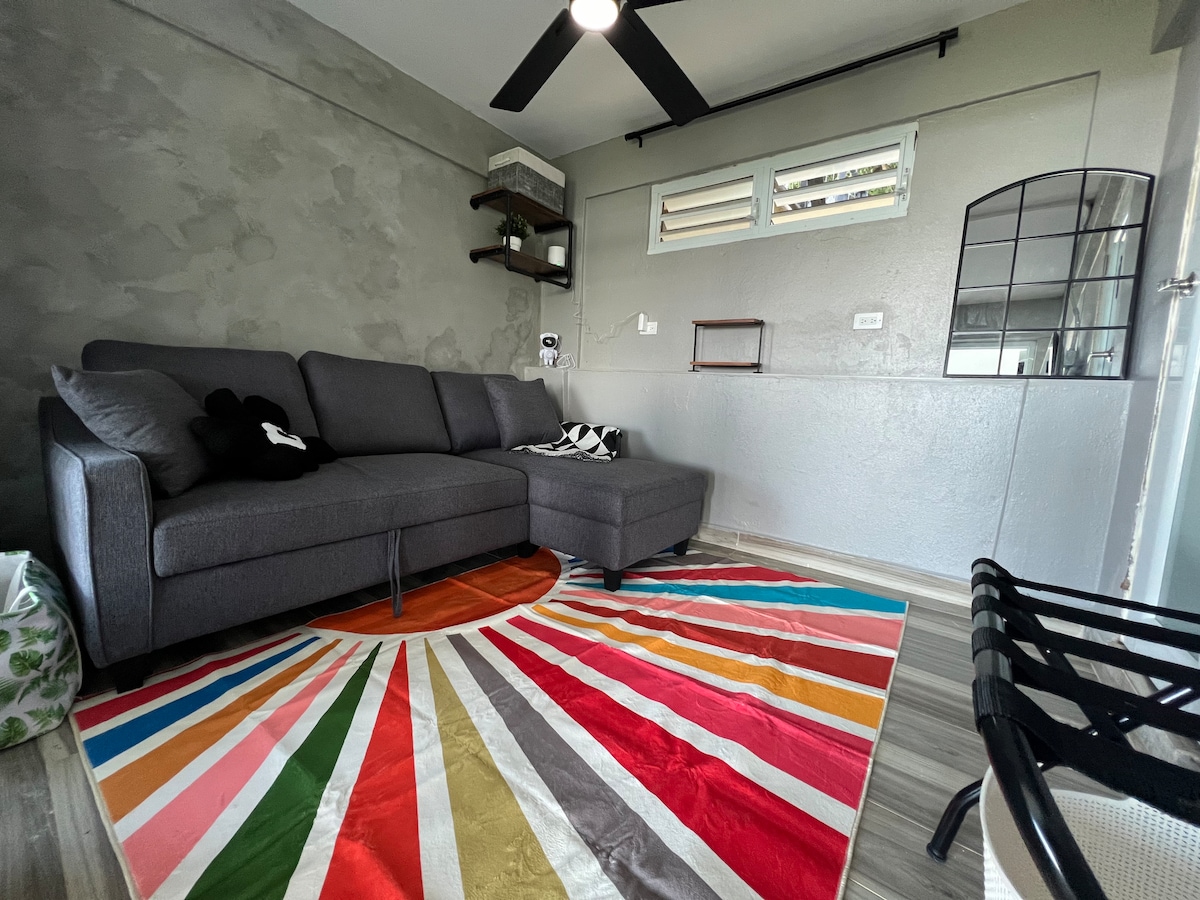 Четвъртата спалня, звездната небесна стая, се намира до вътрешния двор на долния етаж и разполага с разтегателен диван, баня, 32 - инчов смарт телевизор и звездна лампа за проектор