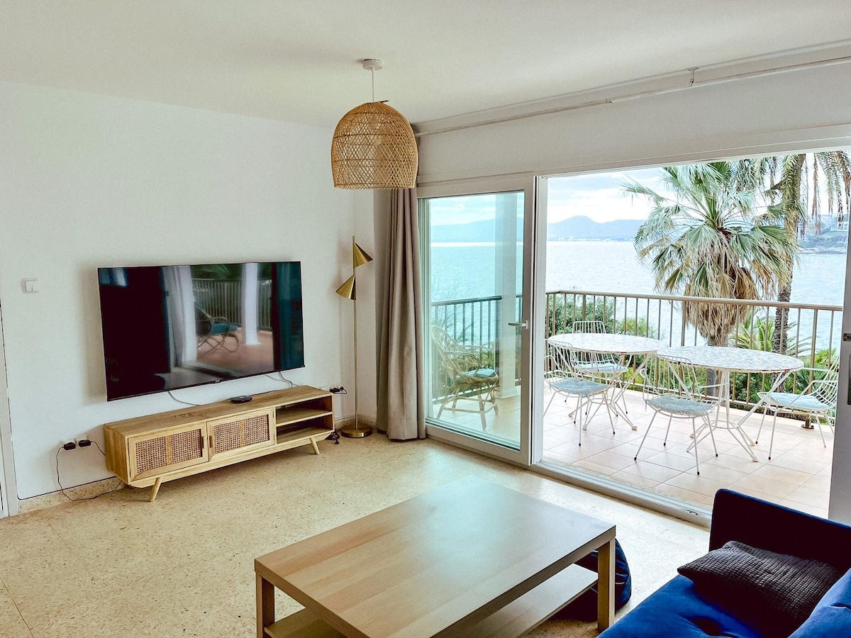 Annonce Airbnb populaire: Beach & Sunset View · AC · Cap Salou à Salou
