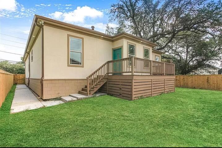 Gorgeous Hideout Minutes From Superdome/Downtown gallery image 3