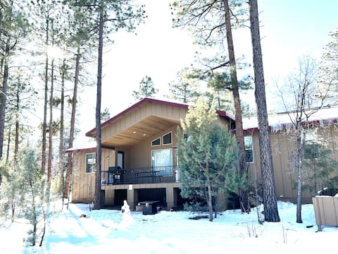 Cabin in pines w/Hot Tub/KingBeds/Fire Pit/Game Rm