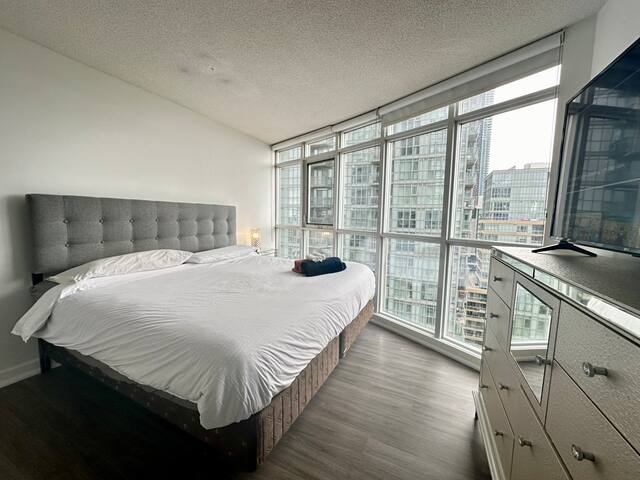 Corner 2 Bdrms suite w/parking gallery image 4