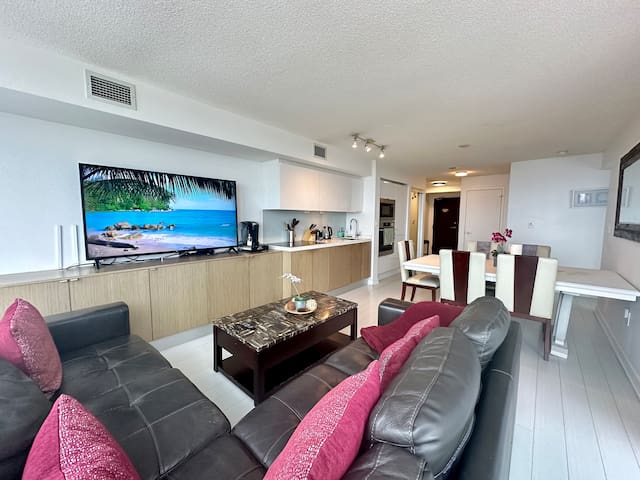 Corner 2 Bdrms suite w/parking