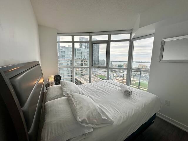 Corner 2 Bdrms suite w/parking gallery image 2