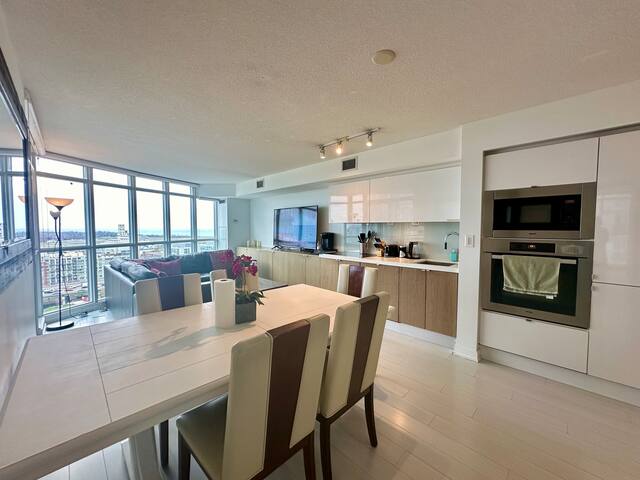 Corner 2 Bdrms suite w/parking gallery image 3