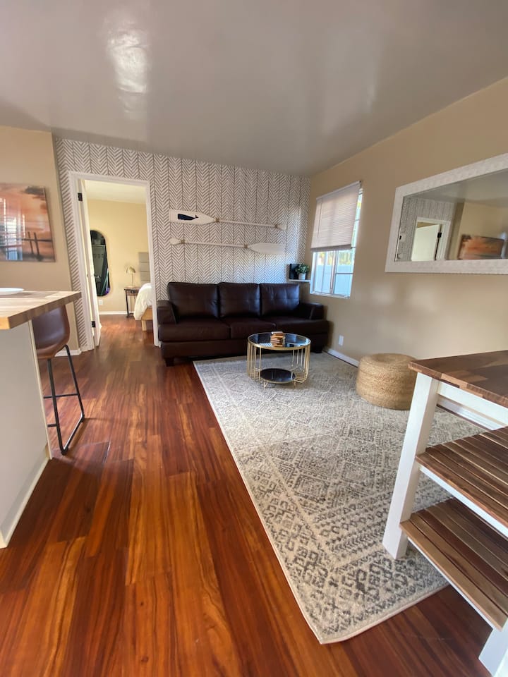 1 Bd Bungalow 1/2 Block To Beach - Santa Barbara, CA