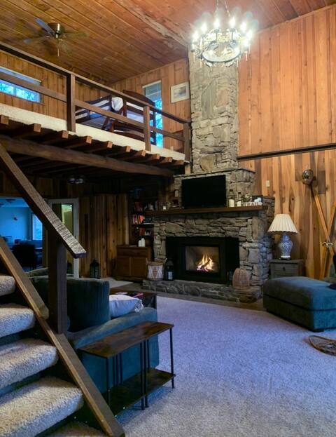 Serenity Now! Secluded, spacious with pond