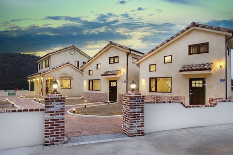 April's Home Bed & Breakfast/# Private House # Dokchon # Villagecangs # ScreenGolf # Kids Zone # Party Room April's Home