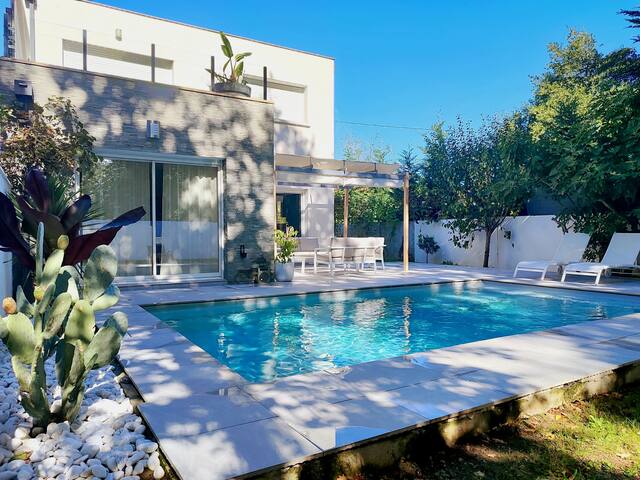 Maison contemporaine avec piscine proche Bx