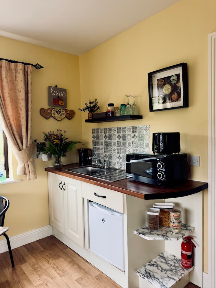 En-suite Studio Apartment, Castlegregory. - County Kerry