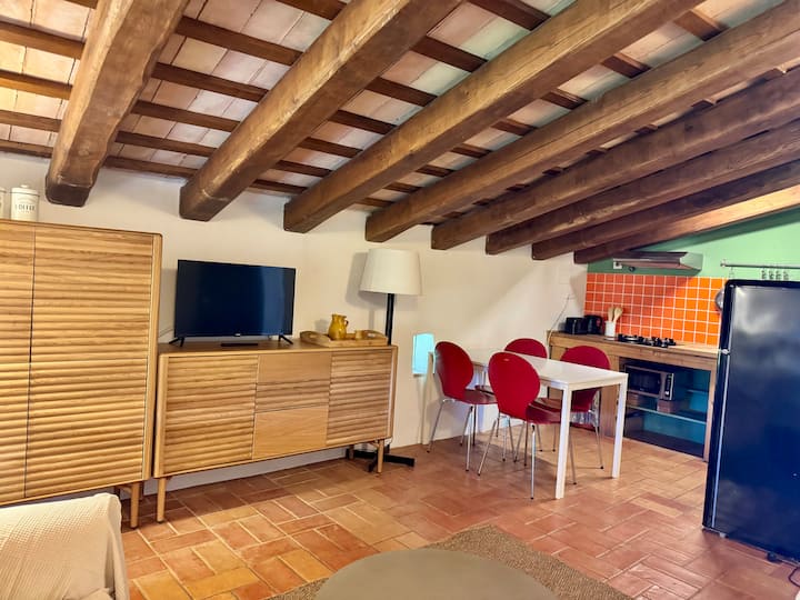 Farmhouse In The Countryside. - Banyoles