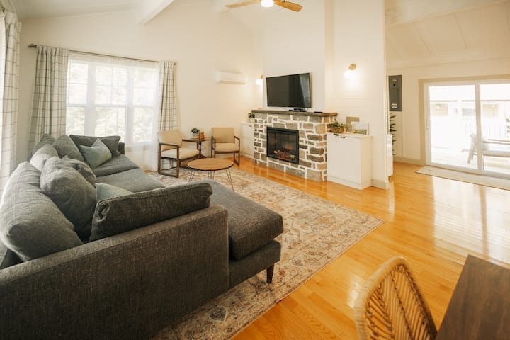 Family Friendly Cottage < 1 Min Walk To Beach - Southampton, ON, Canada