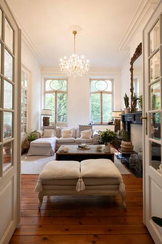 Perfect cocoon in city center gallery image 2