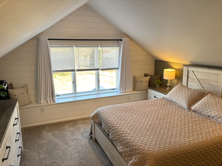 Dhomë gjumi komode me banjë