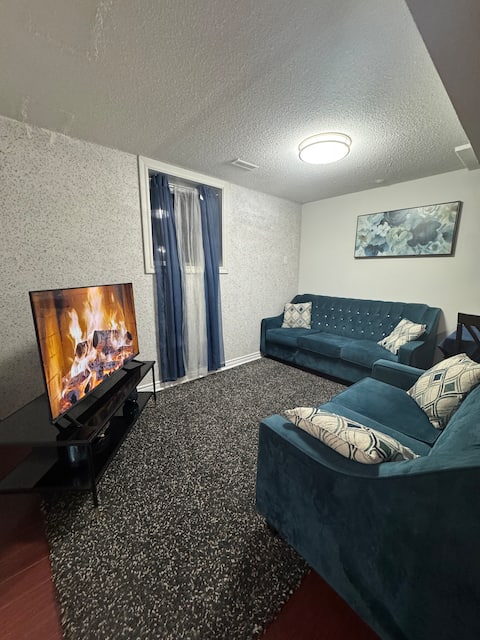 Top Airbnb: Two Bedrooms Basement in Lisgar