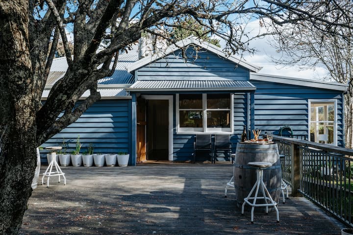 Mole Creek Retreat: the cottage, 3 bedrooms