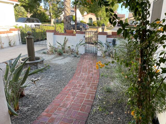 Charming Spanish Bungalow gallery image 4