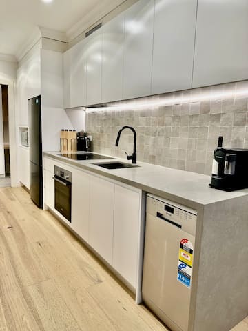 Casa La Rosa | Be close to the famous Bondi beach!