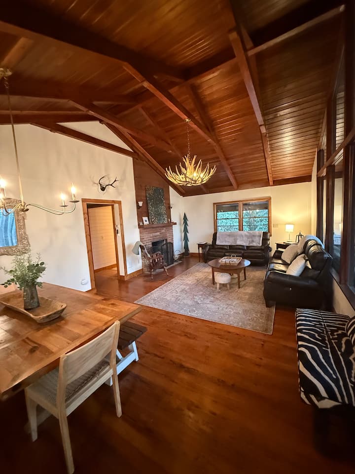 Cool Summer Escape / Private Cabin In The Woods - Highlands, NC