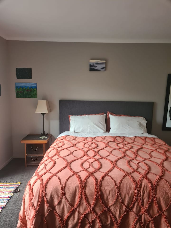 Საწოლი 193 × 203 სმ ენსუიტით 