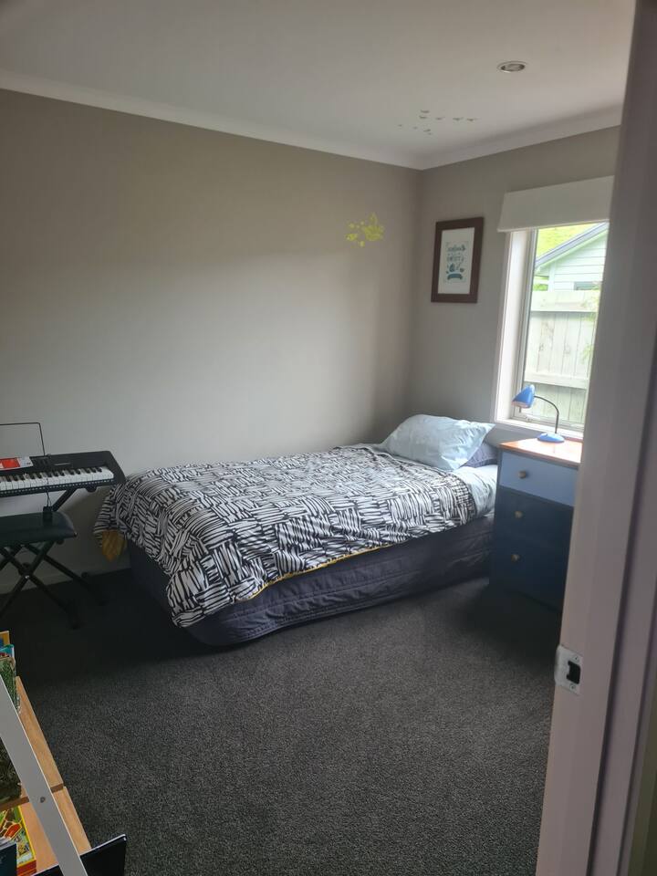 Ერთადგილიანი საძინებელი 2