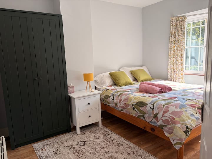 Queen Ensuite Near Airport & Cork City - Cork