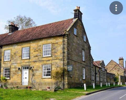 Grade II listed - Sleeps up to14
