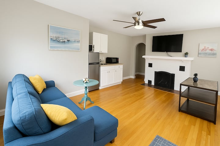 Salt Life Escape - 1 Bd Apartment Near The Beach - Clearwater, FL