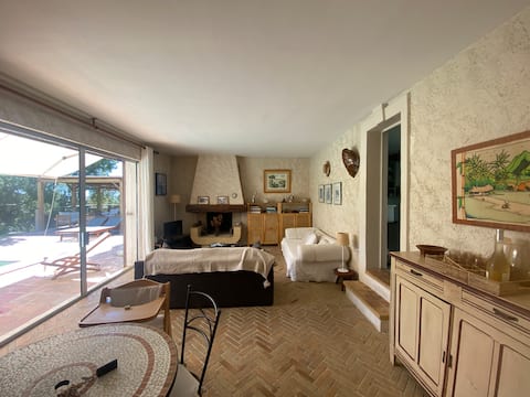 Annonce Airbnb populaire: Very quiet villa at the gates of the Calanques à Cassis