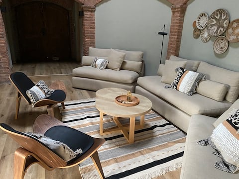 Anuncio de Airbnb popular: CASA LAPAS: Oasis of Serenity en El Chorro