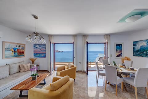 Villa Marelia - Seafront villa with infinity pool