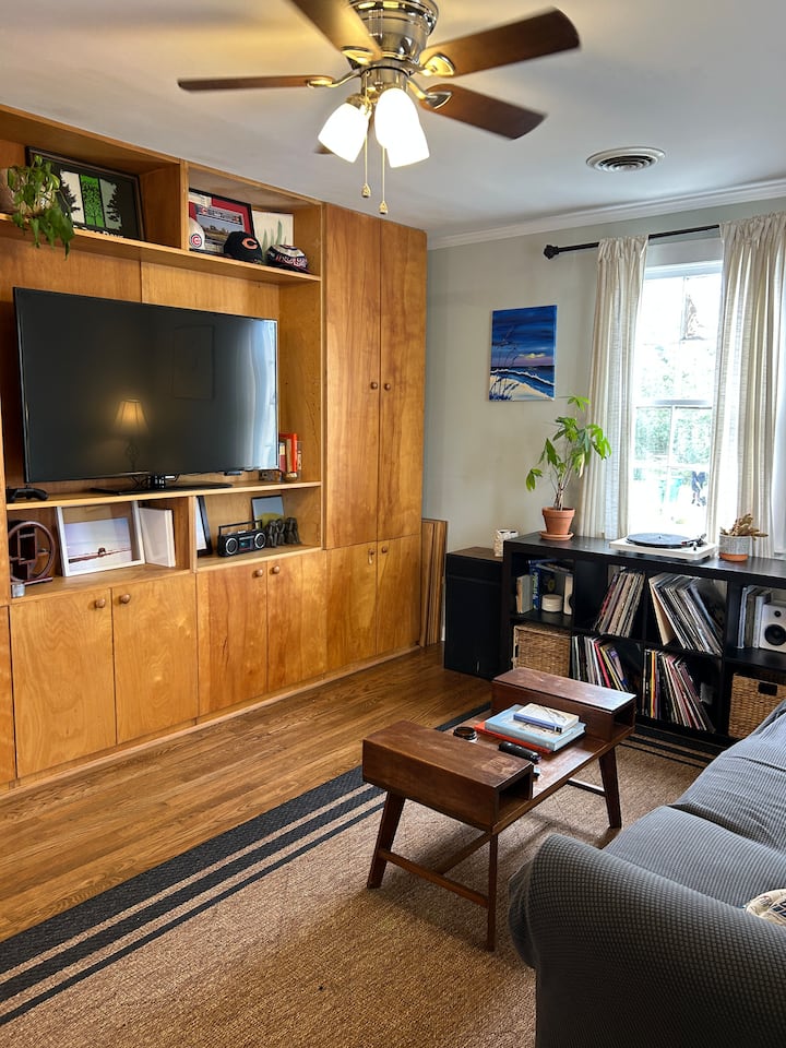 Charming Dog-friendly Apartment In Desirable Area! - Wilmington, NC