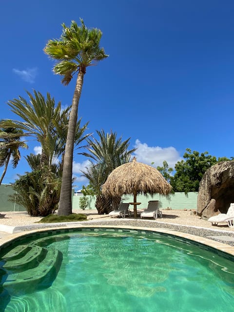2BR Oasis with Saltwater Pool – 8 Min to Eagle B.