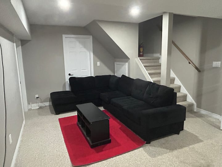Room In A Bright Beautiful Bsmnt - Barrie