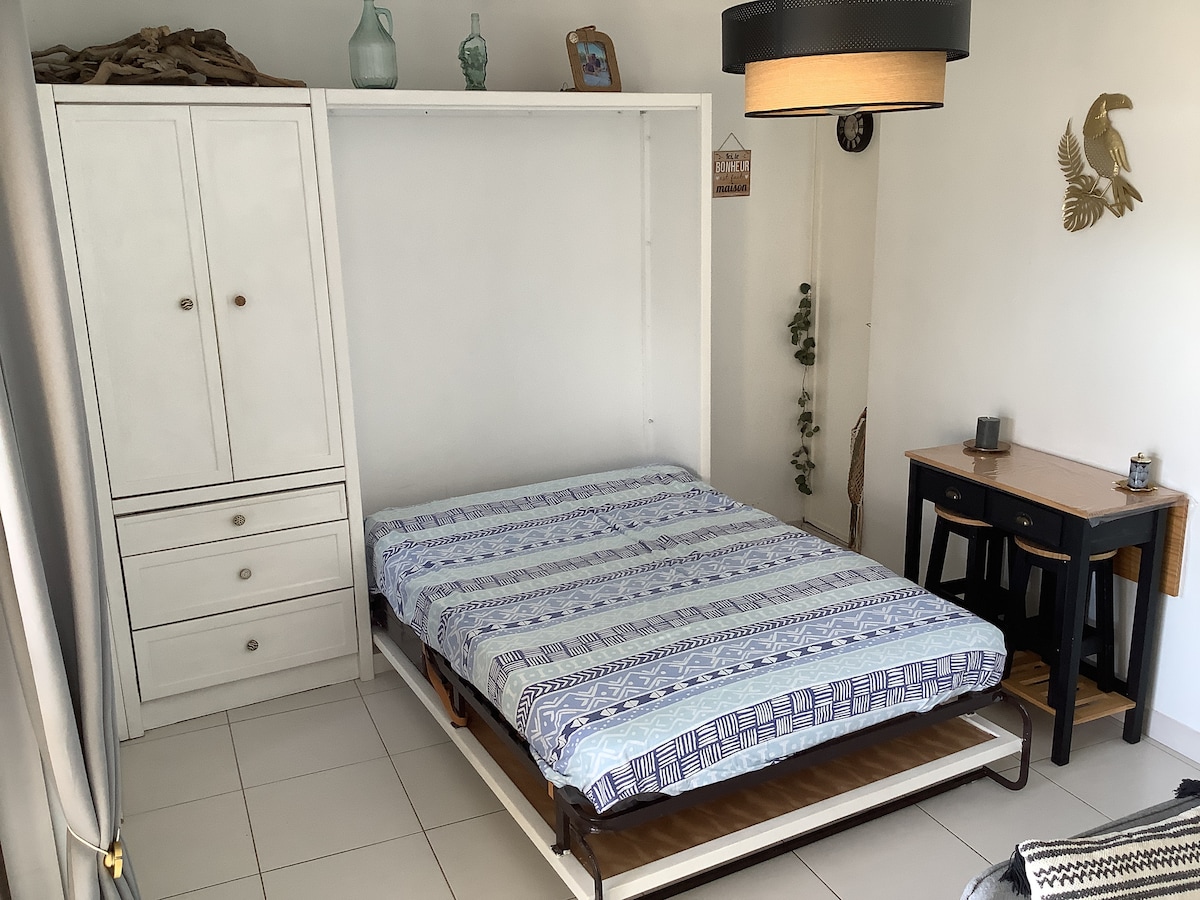 Top Airbnb: Sea and pool apartment in Calcatoggio