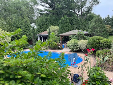 Charming Retreat with Beautiful Yard & Pool
