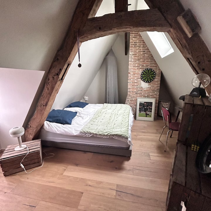 Habitación con vistas al patio del siglo XVII/ Room overlooking the 17th-century courtyard