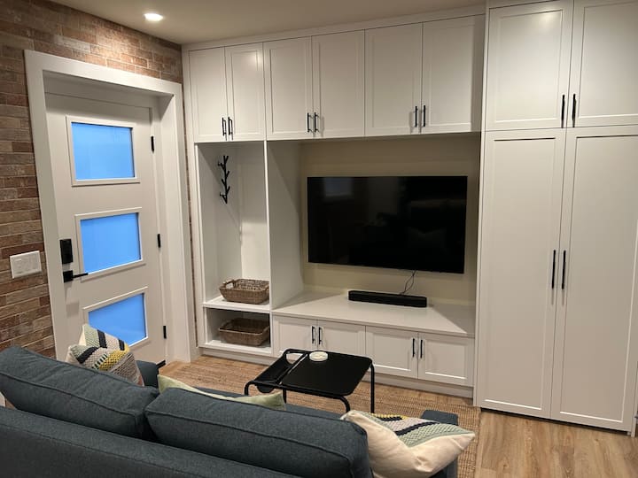 Bachelors Suite With Quick Access To Skytrain - Cypress Mountain