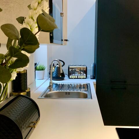 Chambers Residence 5* Tudor | 3BR | Penthouse gallery image 5