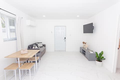 Top Airbnb: 1BR Near Wynwood & Art District | Free Parking in Buena Vista Heights