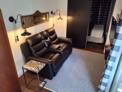 Top performing Airbnb: Life in a Shipping Container 2.0 in Lakeland