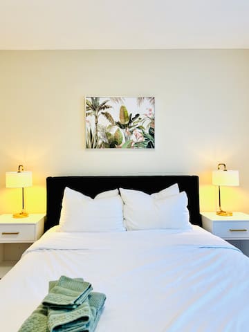 5 mins to Polo Park|Fenced Yard|Free Parking|Wi-Fi