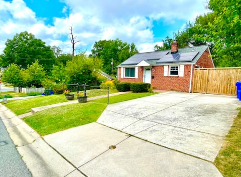 NEW| Cozy House near Metro & WashDC| Ample Parking