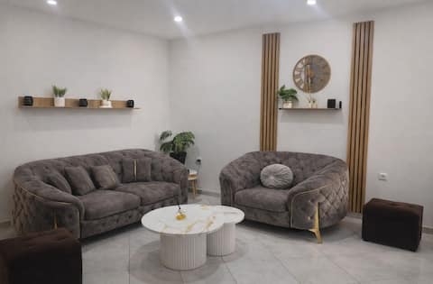 Family and modern 3-room apartment + car possible