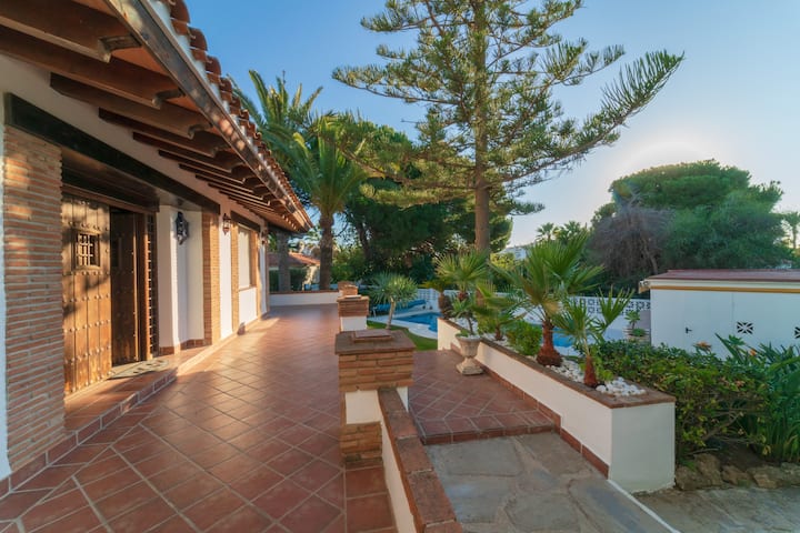 Explore The Charm Of Our Villa - Marbella