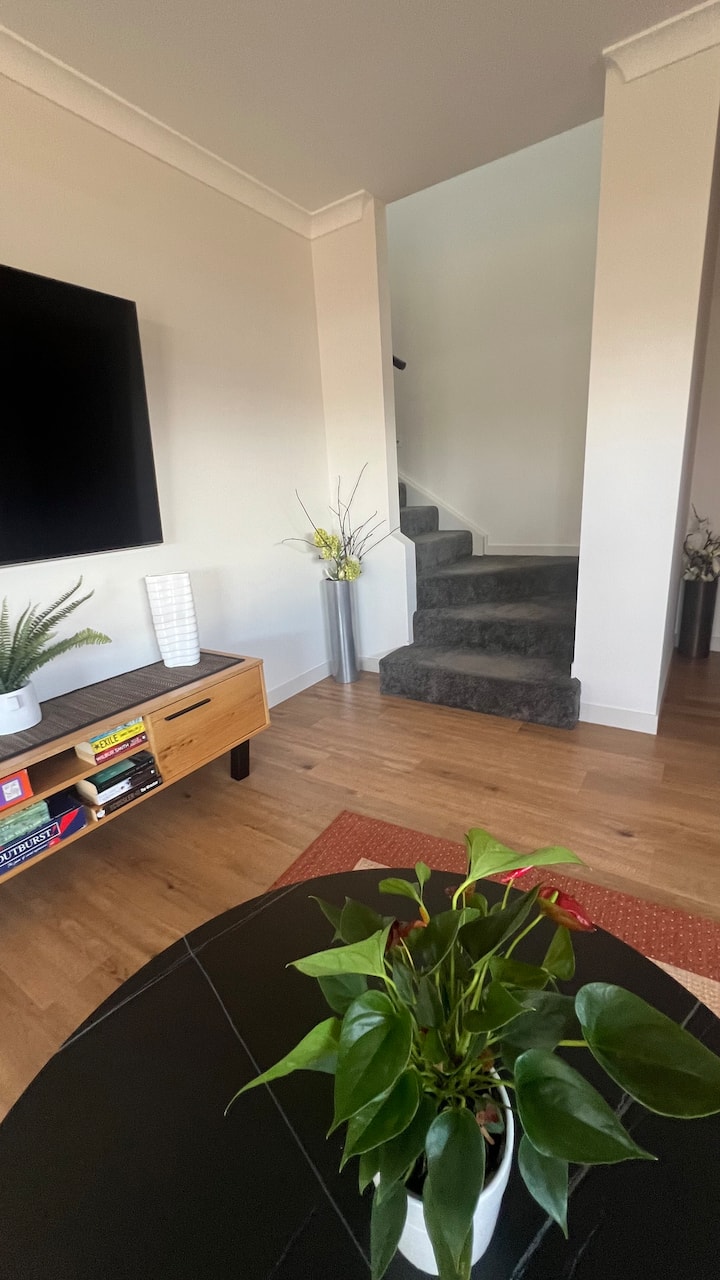 Uptown On Simpkins Street - Whakatane