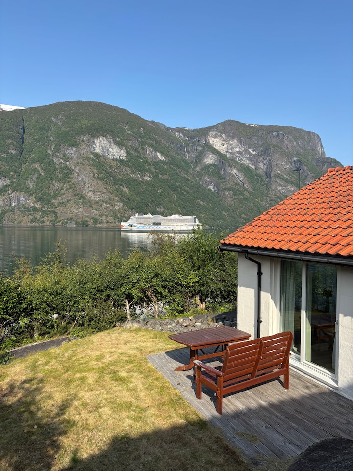 Breidablik - Apartment by the fjord - Apartments for Rent in Aurland ...
