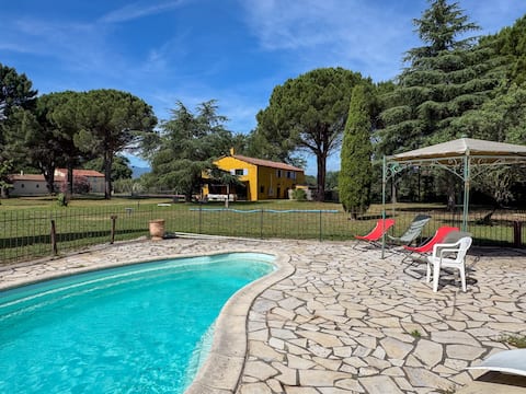 Private property · Pool · Tennis · 14 people